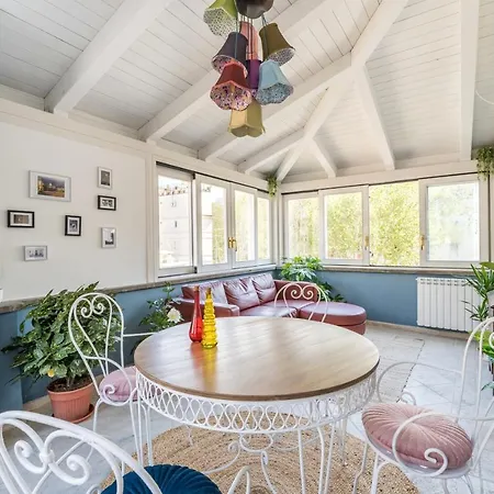 Elizabeth Penthouse, Charmy In Little London 10 Min From The Center Apartman