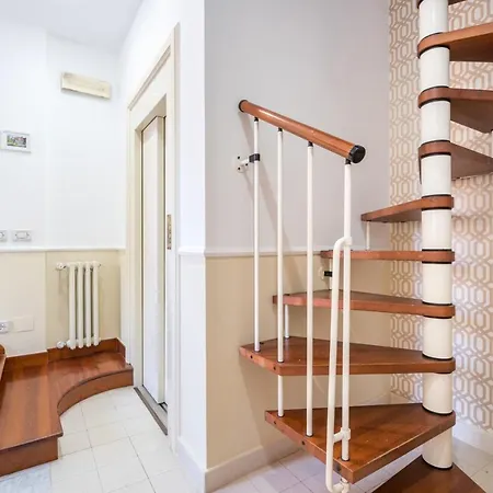 Apartman Elizabeth Penthouse, Charmy In Little London 10 Min From The Center Róma